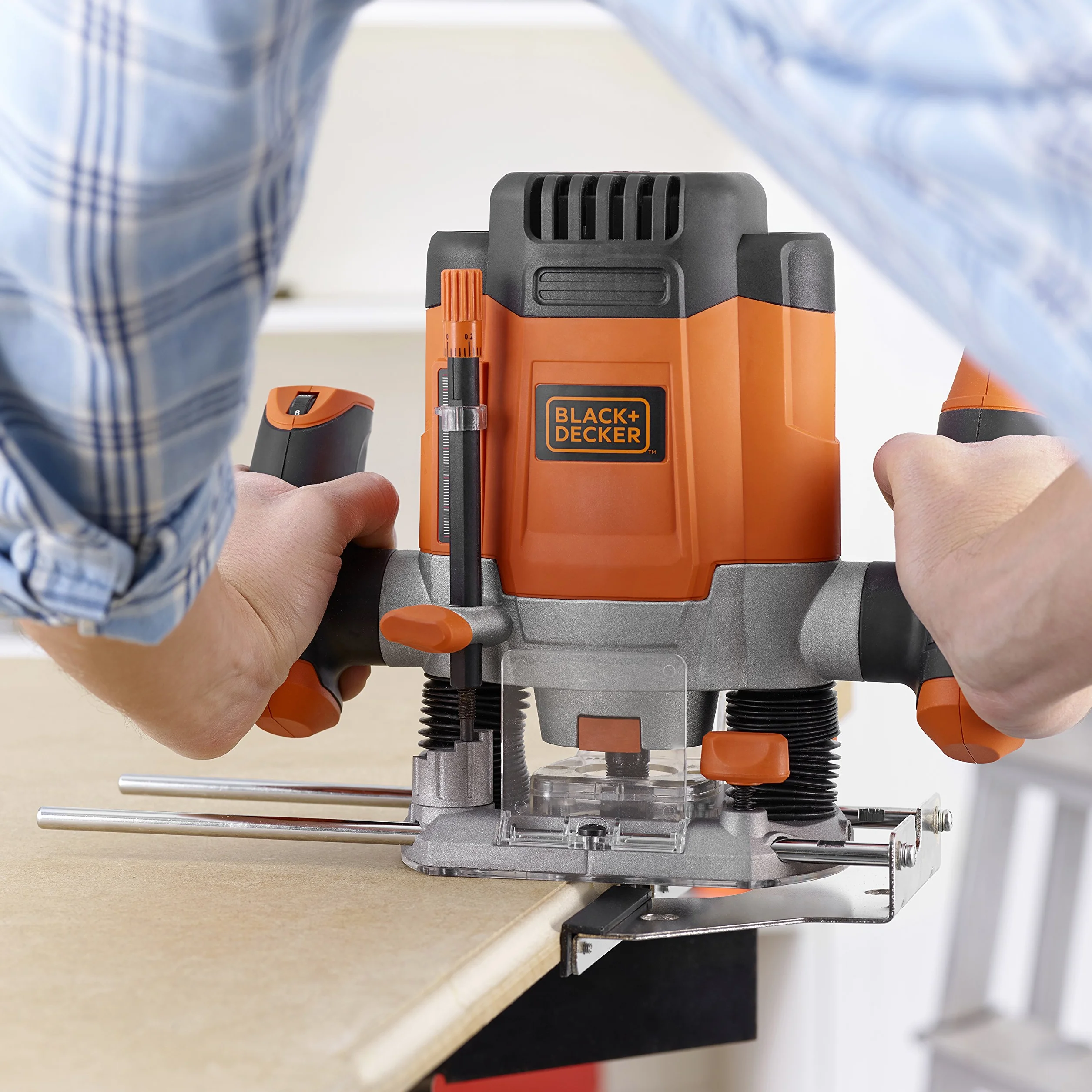 BLACK+DECKER, ELETTROFRESATRICE 1200 W IN VALIGETTA CON 6 FRESE. KW1200EKA-QS