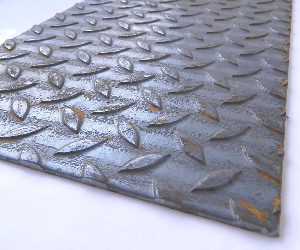 Lamiera Bugnata per pavimenti e tombini alta qualità - Made in Italy - Spessore 5+2 mm di lavorazione superiore a mandorla - Misura 50x50 cm