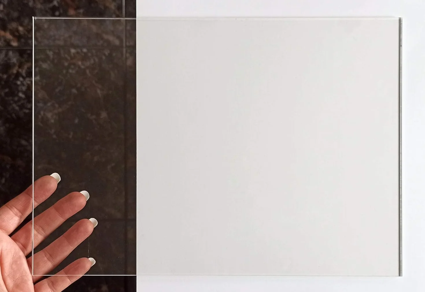 Pannello Plexiglass 3 mm PLAVALY Trasparente 100x100cm, Lastra in Metacrilato Leggera e Resistente, Alternativa al Vetro, Per Arredo, Pubblicità e Fai da Te, Protetta su 2 Lati - GB Plast