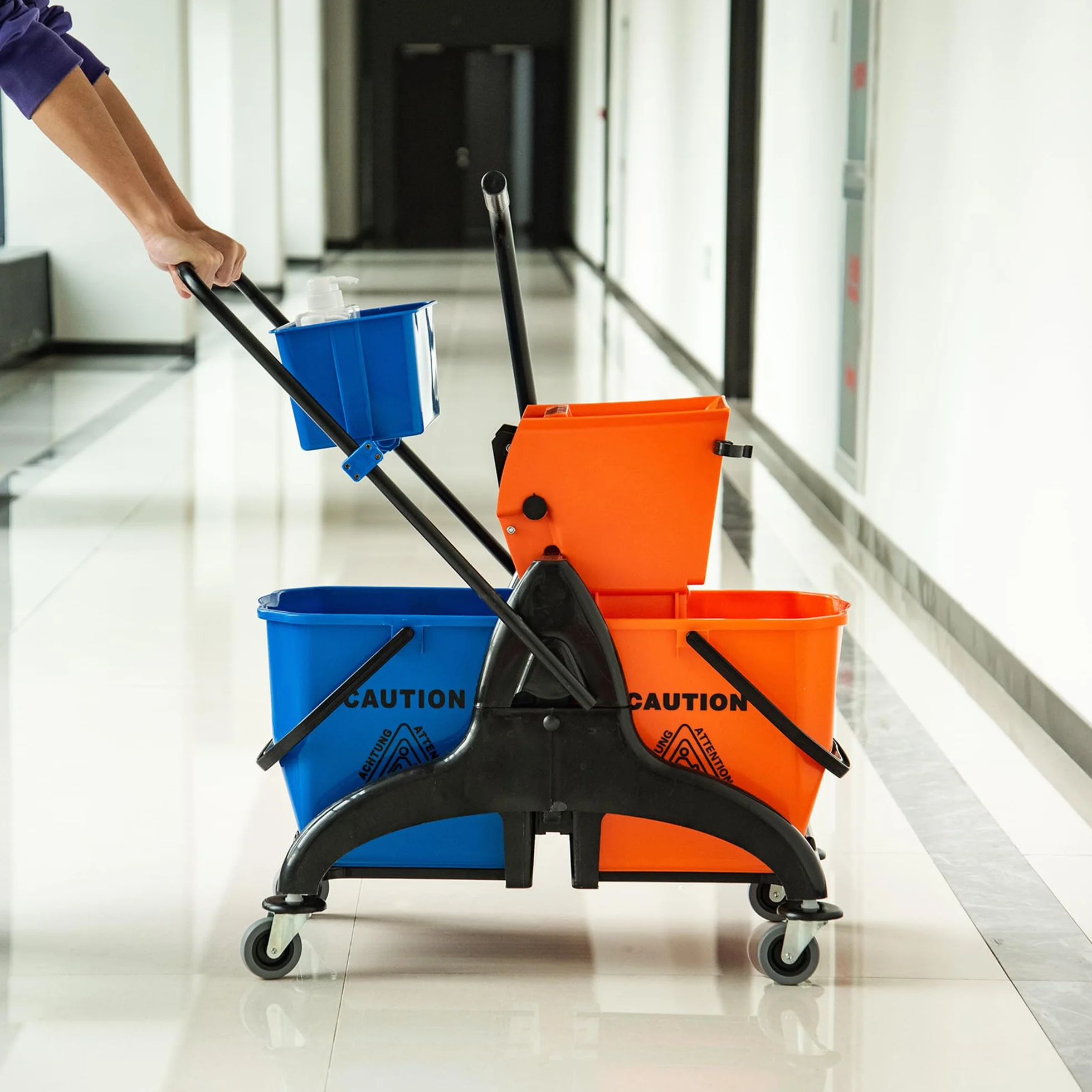 HOMCOM Carrello Pulizie Professionali 2 Secchi Lavapavimenti 26L Strizzatore 4 Ruote 78x45x95 cm Arancione Blu