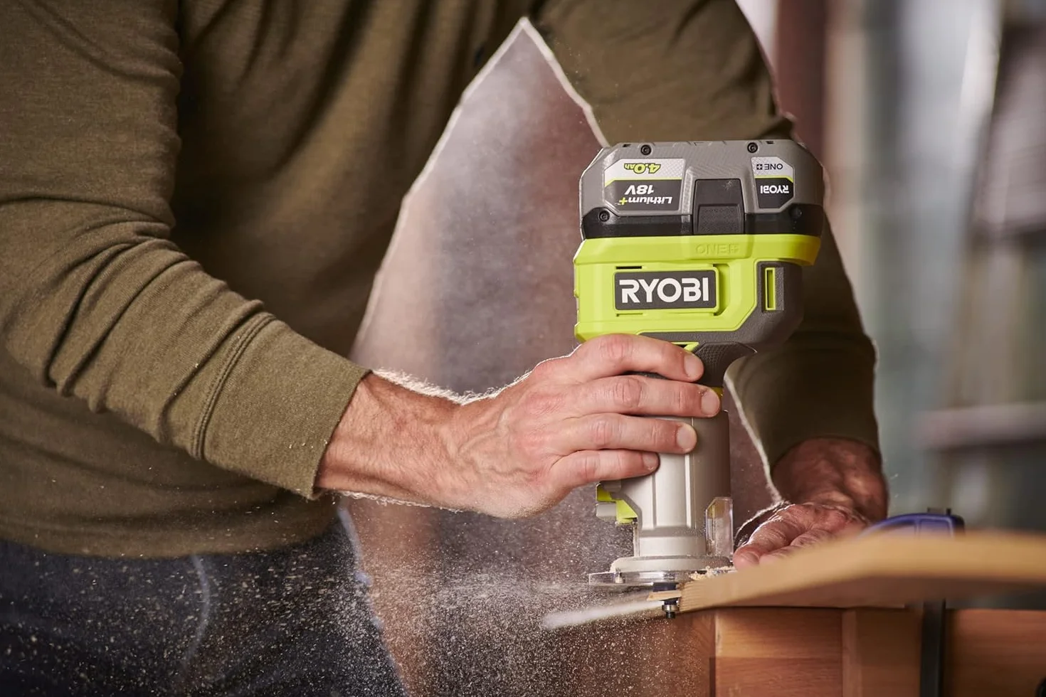 Ryobi RTR18-0, Rifilatore a Batteria 18V One+, Fresatrice per Legno con Luce LED e Accessori Inclusi, 20,000-30,000 giri/min, Regolazione della Profondità di Lavoro, Batteria non Inclusa