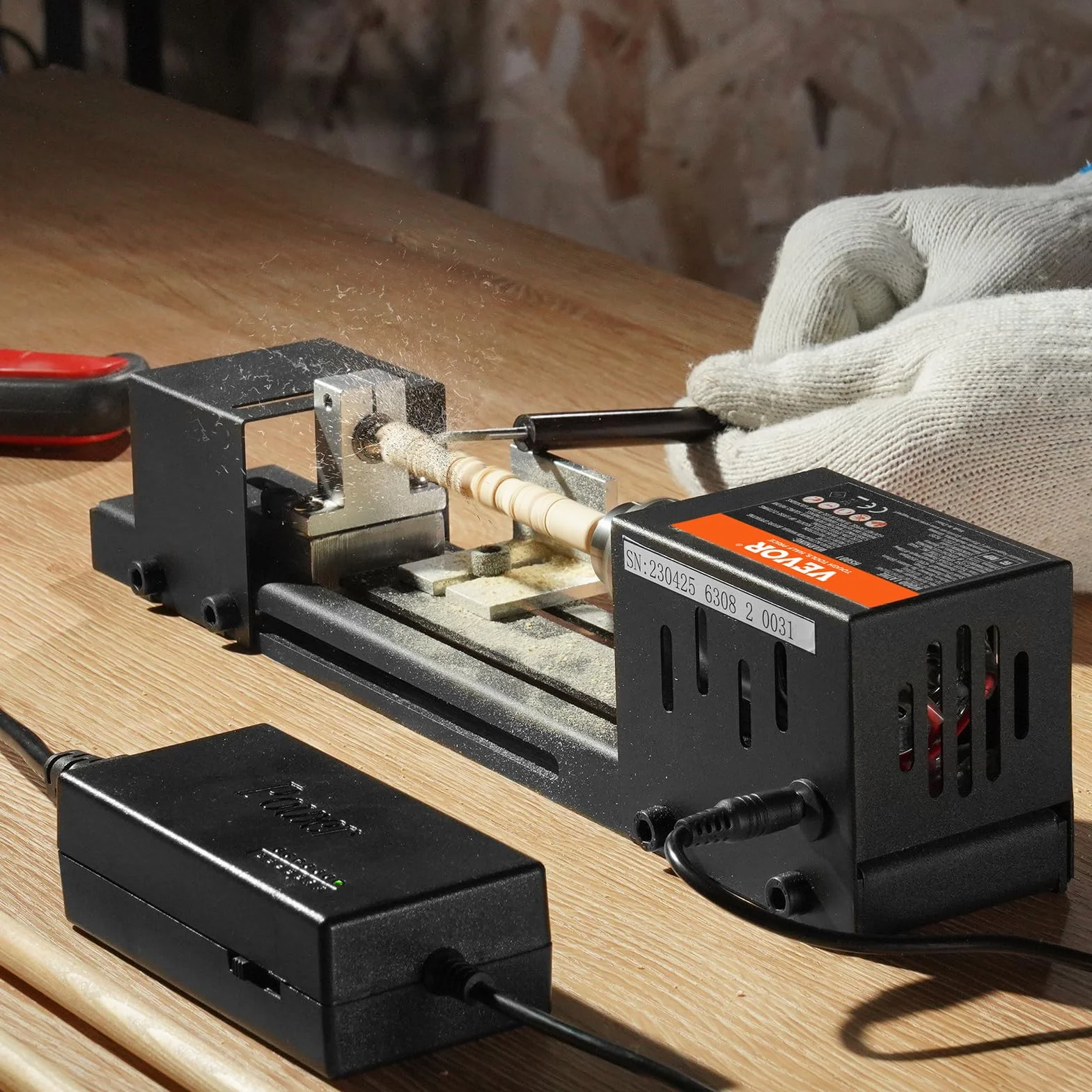 VEVOR Mini Tornio per Legno 96W Utensili Tornio Elettrico di Precisione 7 Velocità Regolabile 4220/5300/5650/6350/6660/7050/8450 giri/min Fresatrice Lavorazione del Legno Fai-da-Te Accessori Completi