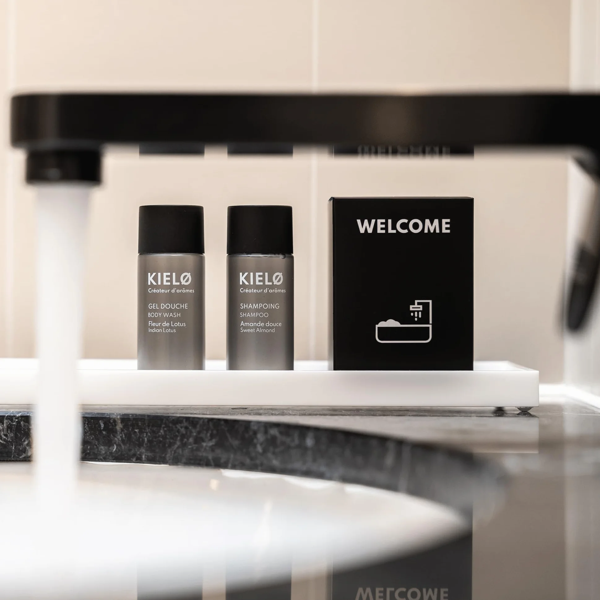 Kit di Benvenuto per Bagno Nero Confezione da 50, Ideale per Affitti Brevi e Airbnb
