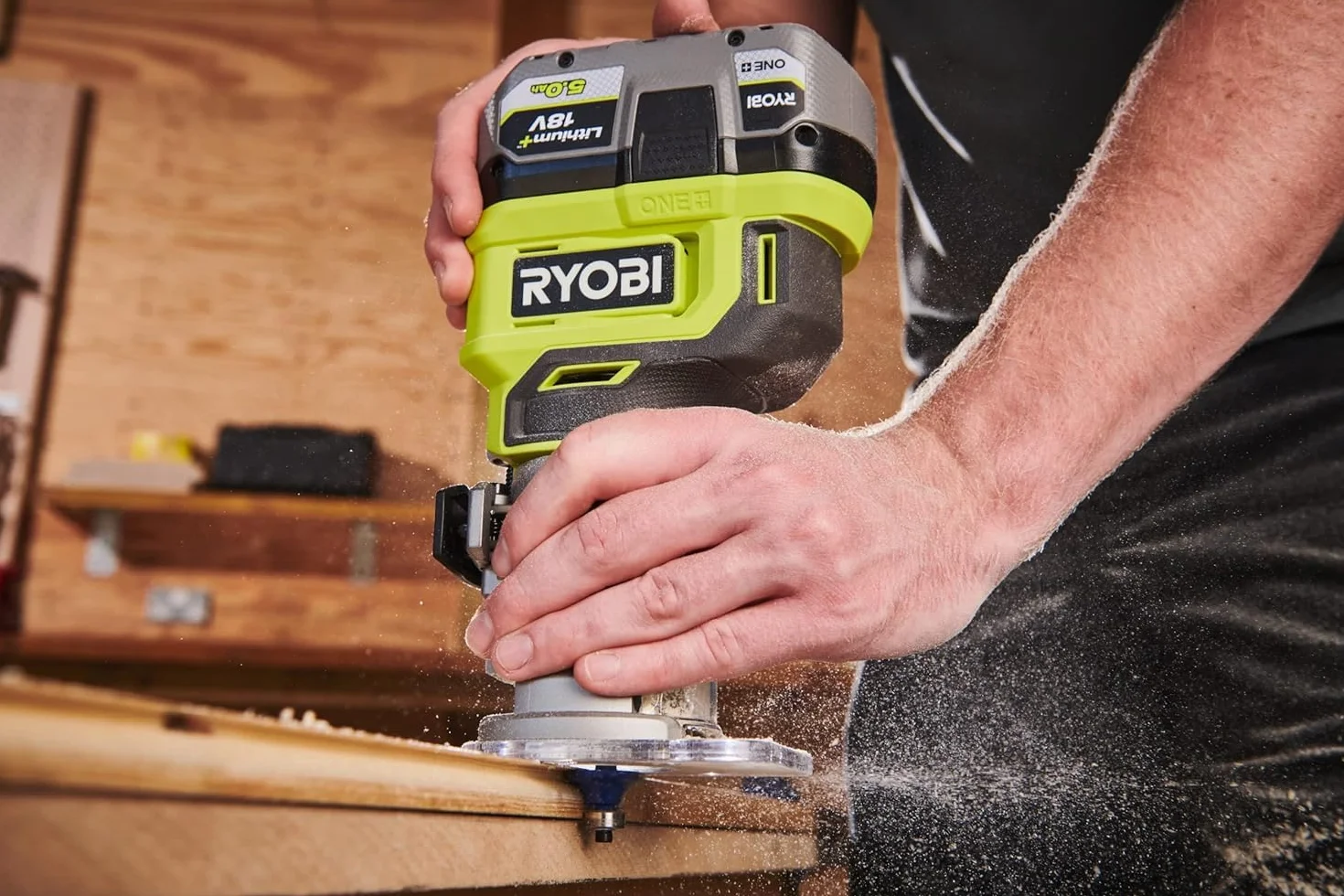 Ryobi RTR18-0, Rifilatore a Batteria 18V One+, Fresatrice per Legno con Luce LED e Accessori Inclusi, 20,000-30,000 giri/min, Regolazione della Profondità di Lavoro, Batteria non Inclusa