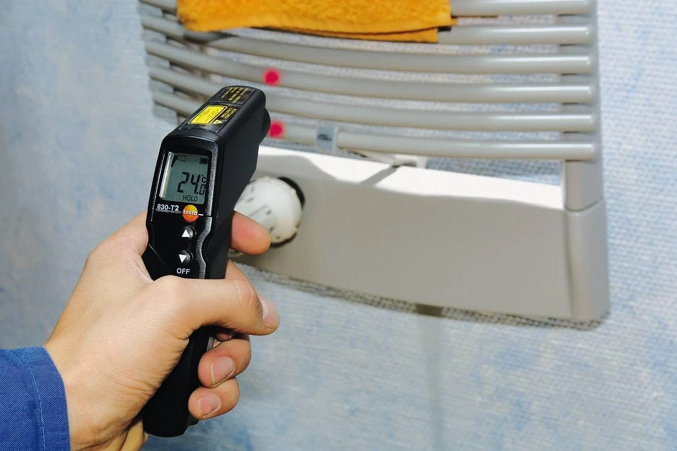Testo 830-T2 Termometro a raggi infrarossi laser 2 punti rapporto ottico 12:1 sonda esterna